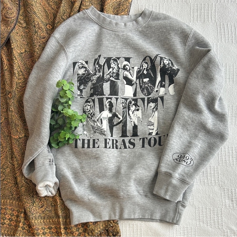 Taylor Swift 2023 The Eras Tour Gray Crewneck sweatshirt size XS